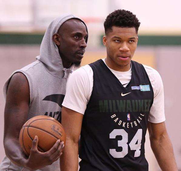 中成为决定 中成为决定