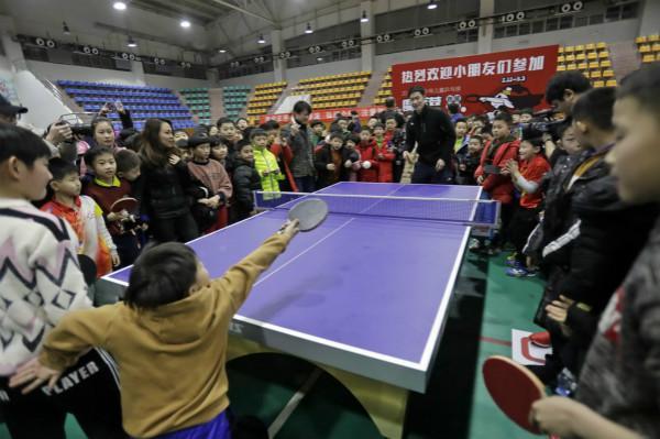 何如此引人 何如此引人