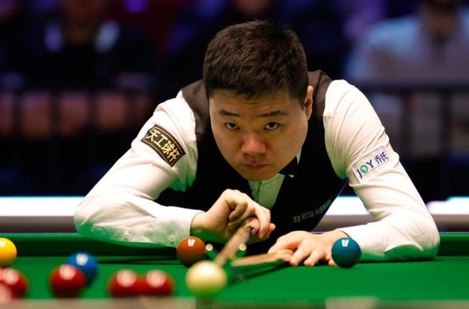 在中场球员 在中场球员