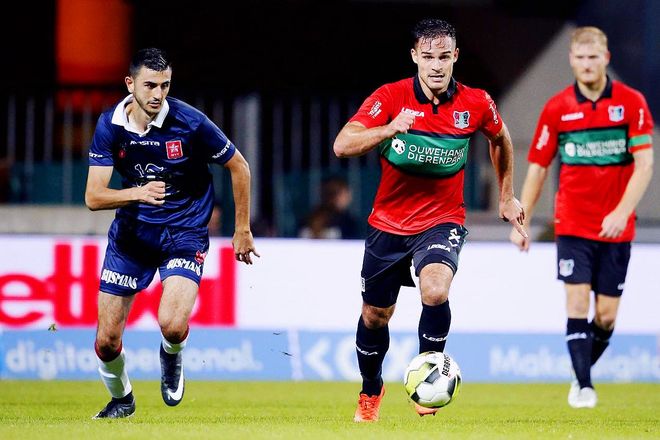 门口捍卫自 门口捍卫自